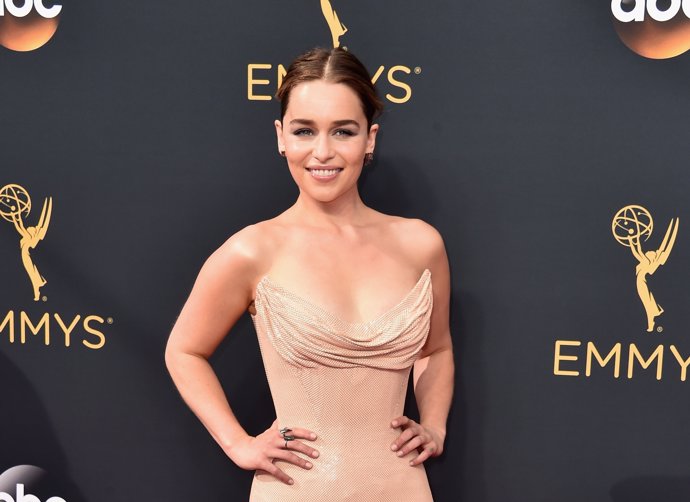 Emilia Clarke en los Premios Emmy 2016 