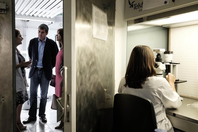 El presidente de Canarias, Fernando Clavijo, en la visita a un parque marino