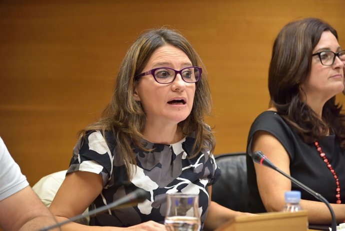 Oltra en la Comisión de Política Social de las Corts