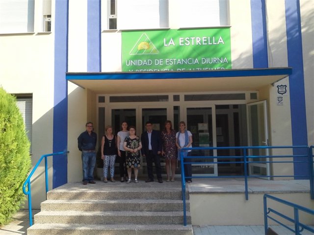 Reyes visita las instalaciones de la asociación La Estrella.