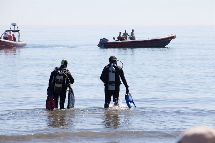 Unicaja colabora en la limpieza de fondos marinos