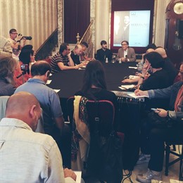 Flotats en el estreno de 'Serlo o no'