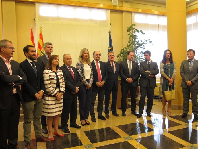 Autoridades y representantes de las operadoras que han participado en el acto