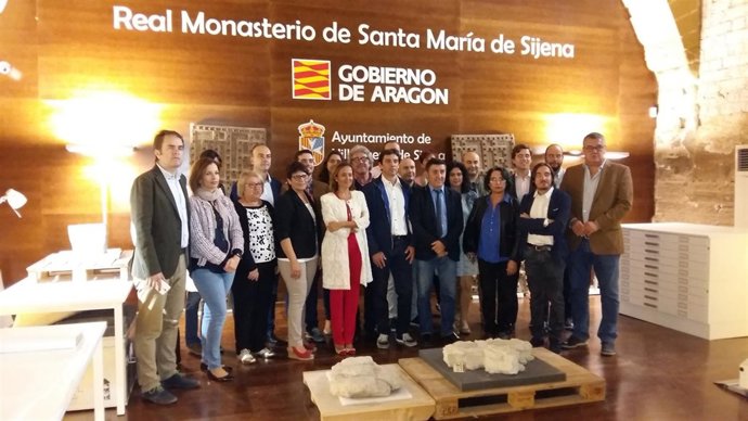 La comisión de Cultura de las Cortes de Aragón visita el Monasterio de Sijena