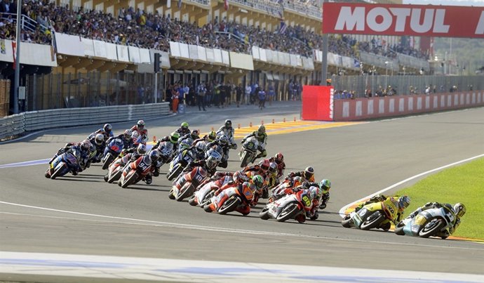 Salida del GP Valencia en el Circuito Ricardo Tormo