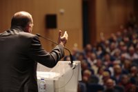 Leiceaga replica a Feijóo que en el PP están "señores feudales del siglo XXI"