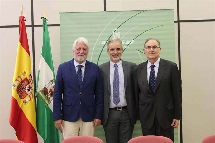Salud y Academia de Seivlla y Andalucía Oriental firman protocolo