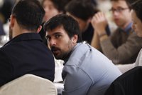 Espinar dice que Errejón seguirá dirigiendo las campañas y comparte que hace falta "seducir", pero pide autocrítica