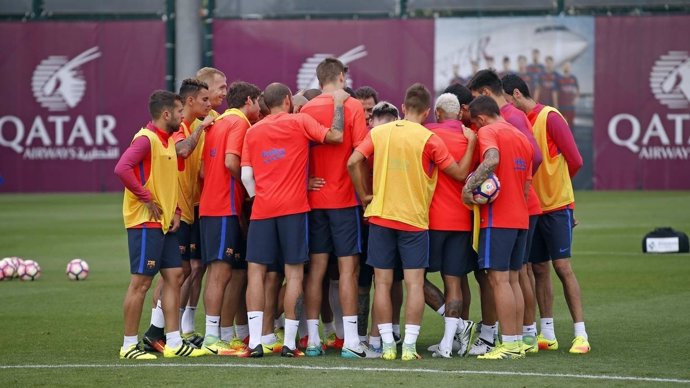 Plantilla del FC Barcelona en un entrenamiento