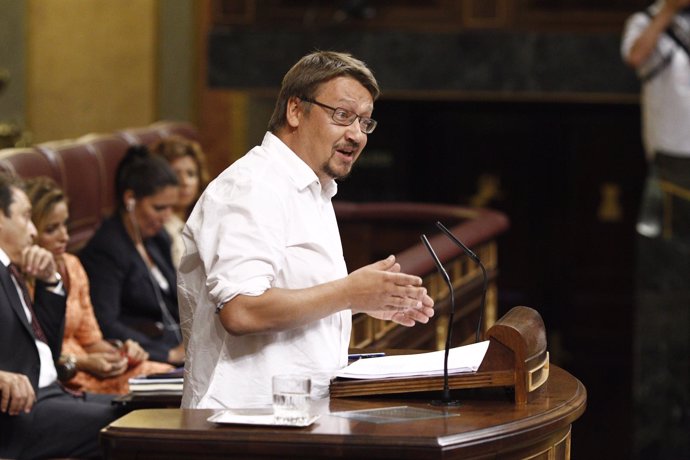 Xavier Domenech se abrazan en el Congreso en la sesión de investidura