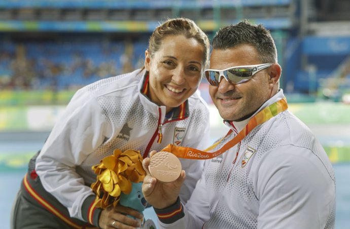 David Casinos y su mujer Celia con el bronce en Río