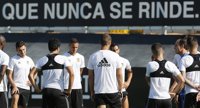El Valencia busca estrenarse ante el Alavés con Voro en el banquillo
