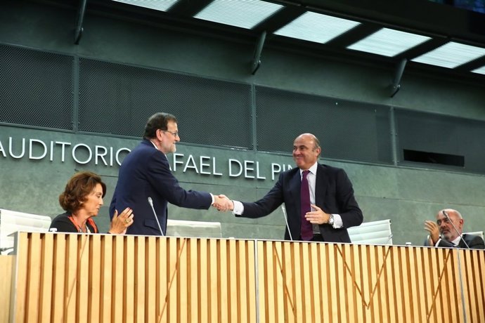 Rajoy presenta el libro de Luis de Guindos