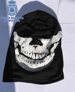 Imagen de las máscaras que utilizaban los detenidos