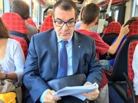 Jordi Jané se suma al Día sin Coches y acude al trabajo en transporte público