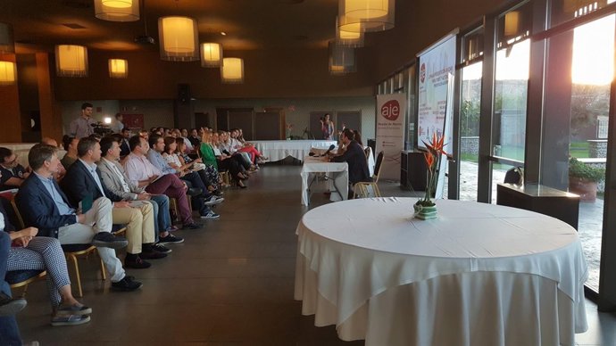 AJE organiza una jornada en Caravaca de la Cruz 