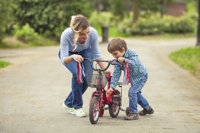 Aprender a montar en bicicleta: 5 pasos para enseñar a los niños