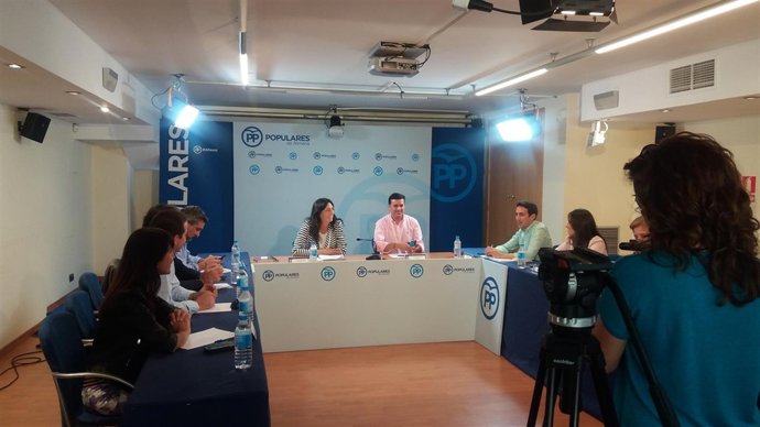 La secretaria general del PP-A en una reunión en Almería