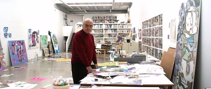 El artista Luis Gordillo en su estudio