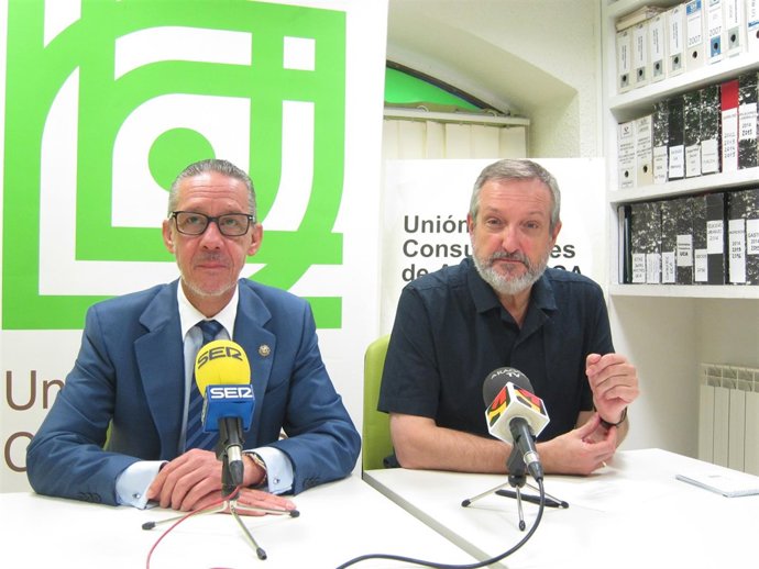 El abogado Santiago Palazón y el presidente de la UCA, José Ángel Oliván