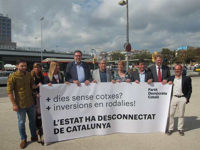 Diputados y senadores del PDC en la estación de Sants