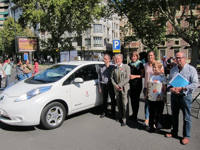 El alcalde  de Zaragoza, los grupos y el sector del taxi