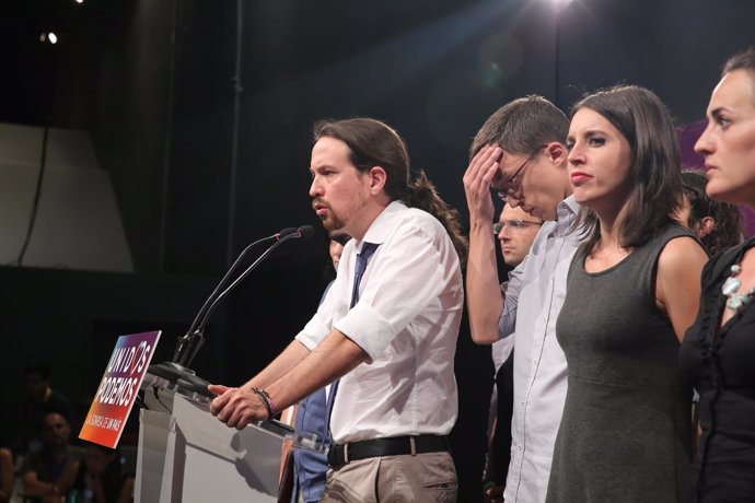 Pablo Iglesias e Iñigo Errejón en la noche electoral