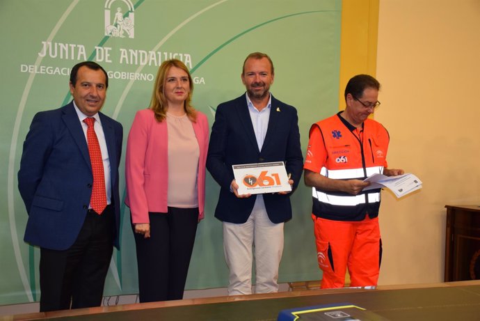 Ruiz Espejo y González en el acto de reconocimiento de estas entidades