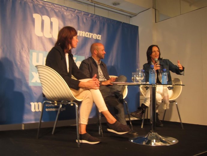 Carolina Bescansa en un acto de campaña de En Marea en Santiago.
