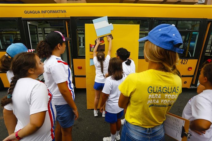 Escolares hoy en la capital grancanaria durante el 'Día sin Coche'