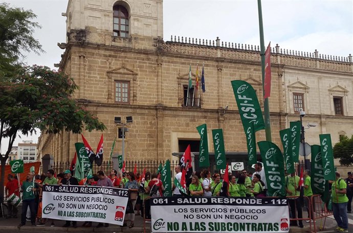Manifestaciçon de person telefónico de servicios de emergencia