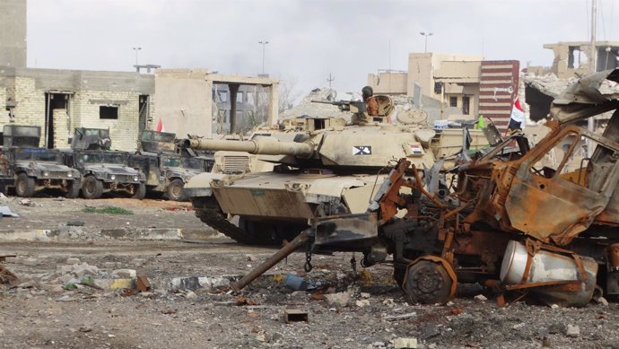 Un  tanque del Ejército iraquí en Ramadi
