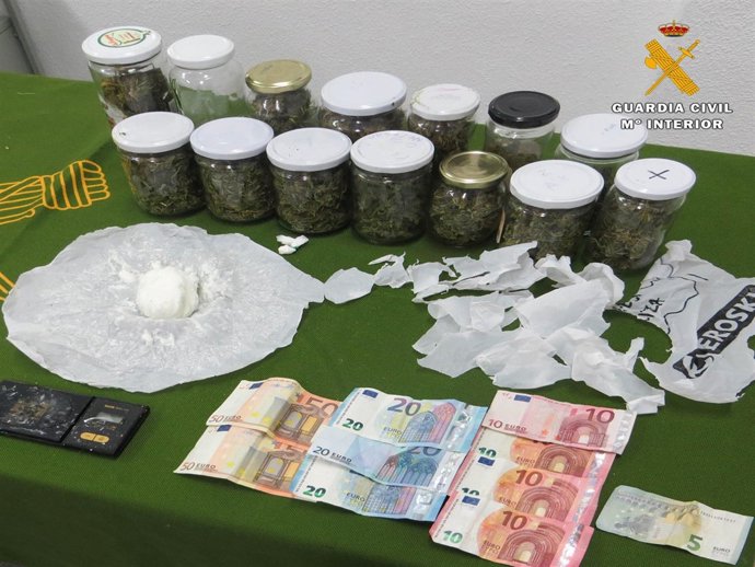 Droga y dinero intervenidos