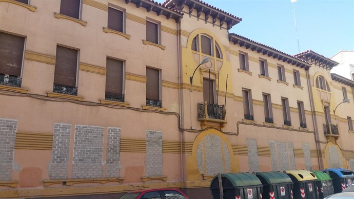 El edificio del antiguo geriátrico se encuentra cerrado