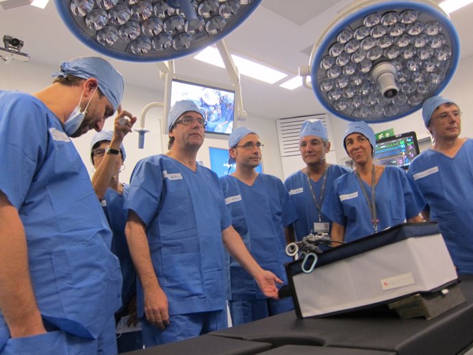 El pte.C.Puigdemont inaugura un bloque quirúrgico en el Hospital Vall d'Hebron