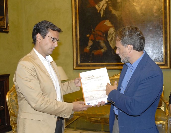 Francisco Cuenca y José Fiscal en el Ayuntamiento de Granada