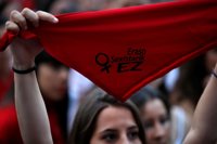 El juez mantiene en prisión a los 5 procesados por supuesta violación grupal en San Fermín