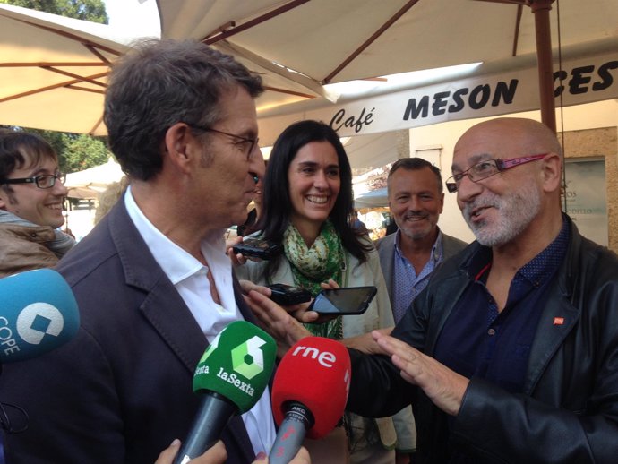 Feijóo se encuentra con Canedo en un paseo electoral en Santiago