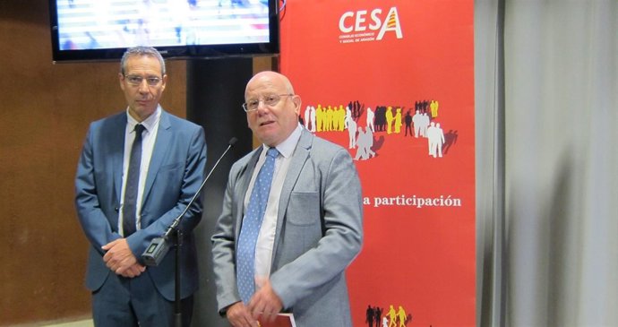 Raymond Torres y José Manuel Lasierra en la presentación del informe de CESA.
