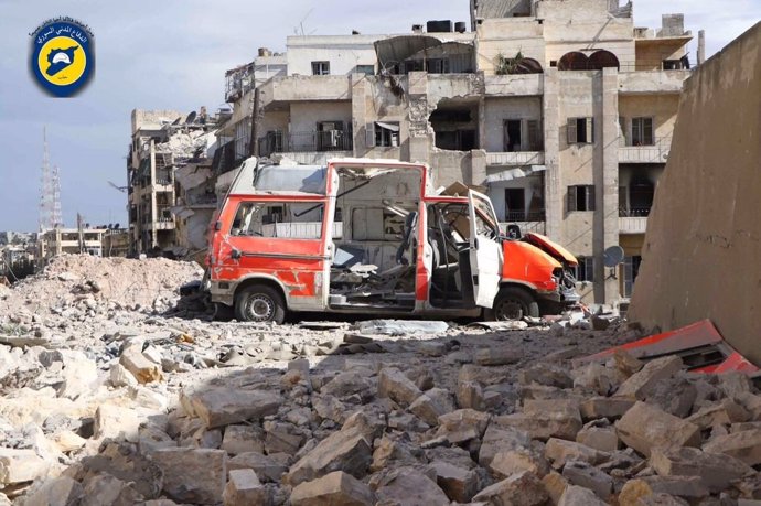 Ambulancia de los 'cascos blancos' bombardeada en Alepo