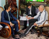 La visita de líderes internacionales supone la reaparición de Fidel Castro