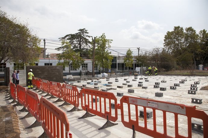 El estado actual de las obras del aparcamiento de bicicletas en los FGC