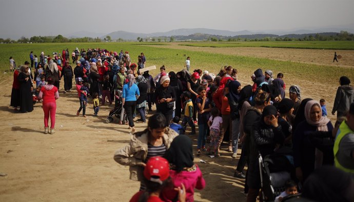Migrantes refugiados en las fronteras con Grecia