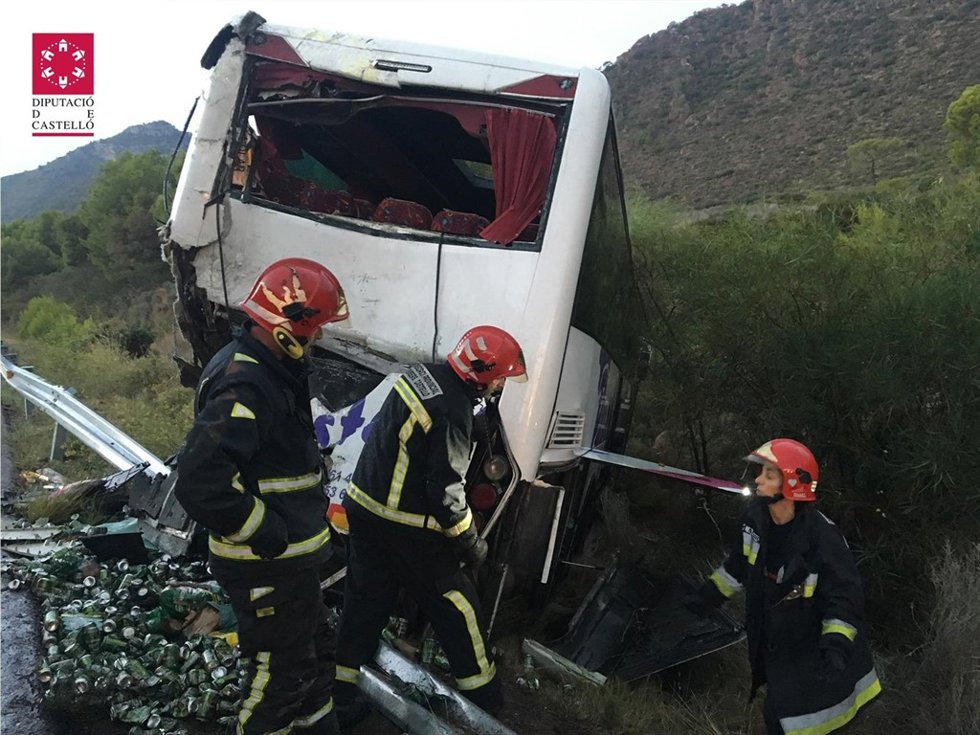 Colisión entre un camión y un autobús que deja nueve heridos