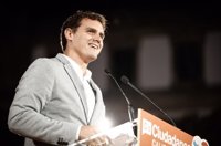 Rivera a Sánchez: No se puede ser presidente de España "con los que quieren cargarse este país"