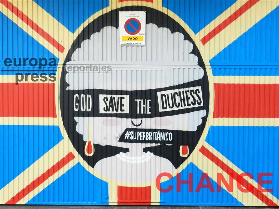 GARAJE PINTADO CON GOD SAVE THE DUCHESS