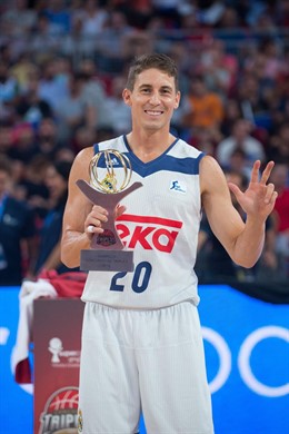 El estadounidense del Real Madrid Jaycee Carroll gana el concurso de triples
