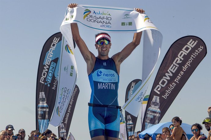 Emilio Martín vence en el Triatlón Desafío Doñana