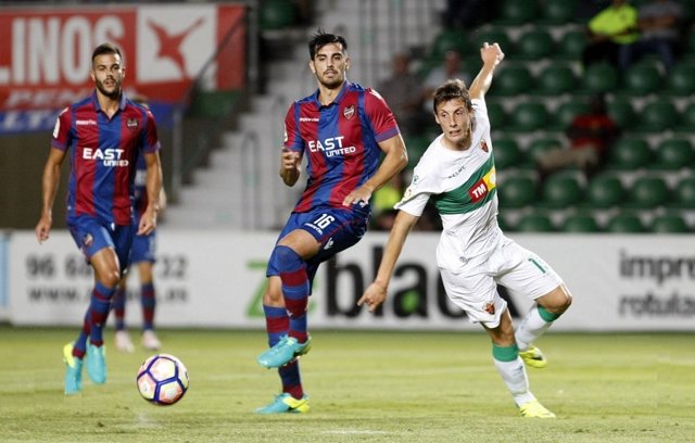 El Levante se mantiene líder de la Segunda División tras vencer al Elche