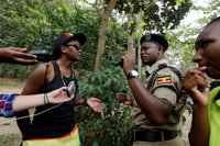 La Policía ugandesa impide una marcha del orgullo gay a las afueras de Kampala